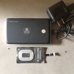 Honeycomb charger for IPhone